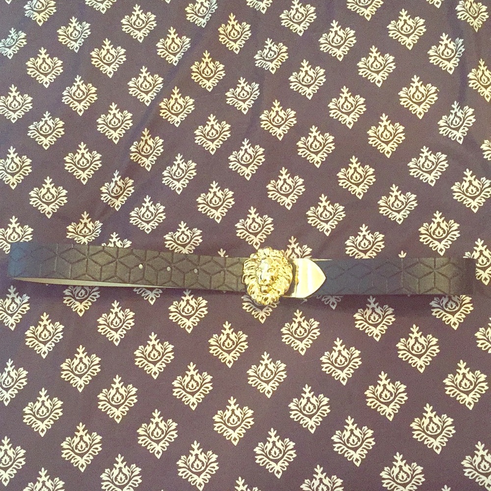 Anne Klein belt size. Medium